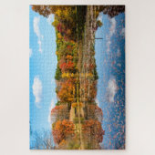 落葉樹に囲まカラフルれた池 ジグソーパズル (縦)