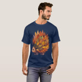 葉っぱでできたハリネズミの秋 可愛い Tシャツ (正面フル)
