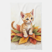 葉っぱの山の子猫 キッチンタオル (縦)