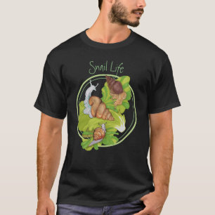 葉っぱの幸せなカタツムリ「カタツムリ生活」 Tシャツ