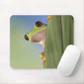 葉っぱの後ろから覗く赤い目のカタカガエル マウスパッド (マウス)
