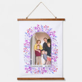 葉と果実の紫色のアーチの家族の写真 吊り下げ型タペストリー (正面)