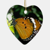 葉にオレンジ、黒と白の蝶 セラミックオーナメント (右)