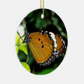 葉にオレンジ、黒と白の蝶 セラミックオーナメント (右)