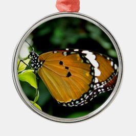 葉にオレンジ、黒と白の蝶 メタルオーナメント