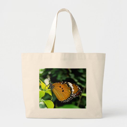 葉にオレンジ、黒と白の蝶 ラージトートバッグ (正面)