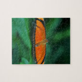 葉に鮮やかなオレンジと黒い蝶 ジグソーパズル (横)