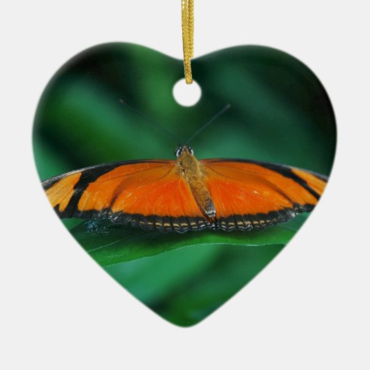 葉に鮮やかなオレンジと黒い蝶 セラミックオーナメント (正面)