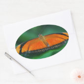 葉に鮮やかなオレンジと黒い蝶 楕円形シール (封筒)