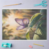 葉のデコページ上の水色の紫色の蝶 薄葉紙 (クラフト)