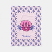 葉のパタかわいらしーンを持つトリケラトップピンクの恐竜 フリースブランケット (正面)