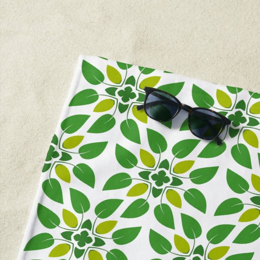 葉のパターン、のパター葉ン、緑の葉 ビーチタオル (インサイチュ)