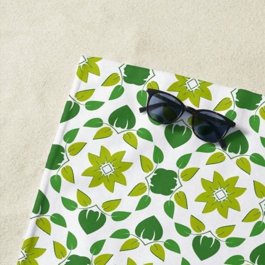 葉のパターン、のパター葉ン、緑の葉 ビーチタオル (インサイチュ)