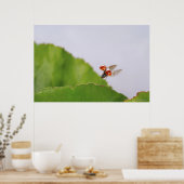 葉の上にテントウムシ飛んでいるグミを閉じる ポスター (キッチン)