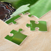 葉の上に座るダークバタフライ ジグソーパズル (側面)