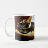 葉の包むことを用いるCabralesのブルーチーズ コーヒーマグカップ (左)