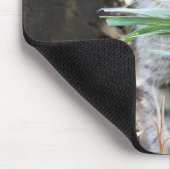 葉の後ろに隠れている子ネコ マウスパッド (コーナー)