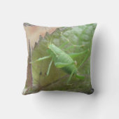 葉の枕の緑のコオロギ クッション (裏面)