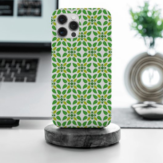 葉の模様、葉っぱの柄、緑の葉 iPhoneケース