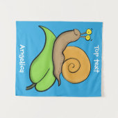 葉の漫画の上の可愛い、幸せなカタツムリイラストレーション タペストリー (正面(横))