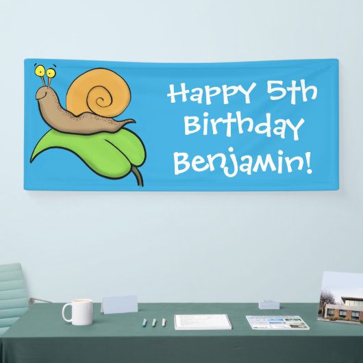 葉の漫画の上の可愛い、幸せなカタツムリイラストレーション 横断幕 (トレードショー)