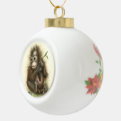 葉を持つオランウータンのベビー セラミックボールオーナメント (右)