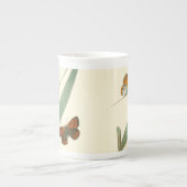 葉カラフルを舞うのまわりに蝶 ボーンチャイナマグカップ (正面)