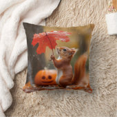 葉傘がかわいいリス – 秋の雨 クッション (ブランケット)
