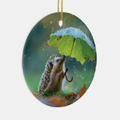 葉傘を持ったかわいいハリネズミ セラミックオーナメント (右)
