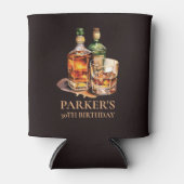葉巻とウィスキーメンズの誕生日 パーソナライズされた 缶クーラー (正面)