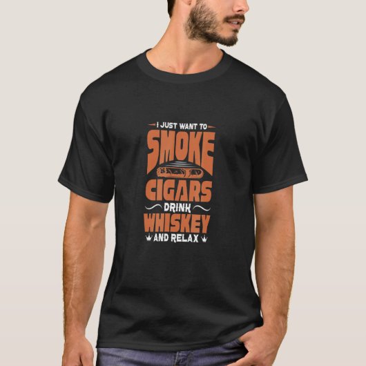 葉巻を吸ってウィスキーCiを飲んリラックスだ Tシャツ (正面)