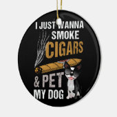 葉巻を吸って犬の葉巻を愛撫したい セラミックオーナメント (左)