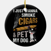 葉巻を吸って犬の葉巻を愛撫したい セラミックオーナメント (裏面)