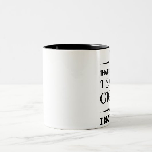 葉巻愛好家の贈り物、葉巻を吸うのが私のやることだ ツートーンマグカップ (中央)