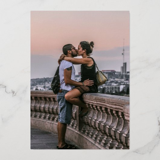 葉楕円形のラインアートの結婚フォトバーガンディ赤い金ゴールド 箔招待状 (裏面)