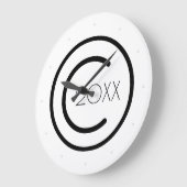 著作権モダン書体 ラージ壁時計 (傾斜)