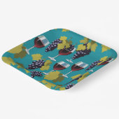 葡萄を背景にしたティール(緑がかった色)グラス ペーパープレート (傾斜あり)