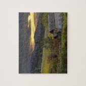 葡萄畑と歴史的な丸太小屋の夕焼けの空 ジグソーパズル (縦)