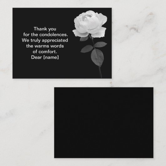 葬儀の後の暗い上に白いバラのサンキューカード ノートカード (正面/裏面)