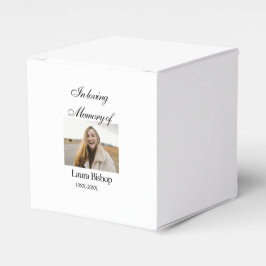 葬儀の記念の愛情の中で年を追加 フェイバーボックス