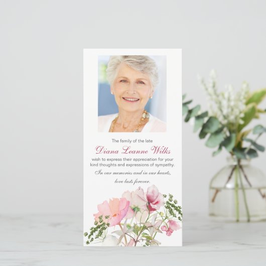 葬儀サンキューカード |ソフト花模様 サンキューカード (スタンド正面)