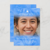 葬儀ブルーのソフトバラ写真ファミリーサンキューカード サンキューカード (正面/裏面)