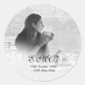 葬儀記念オーバーレイ写真シンプルモノグラム ラウンドシール (正面)
