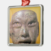 葬式のマスク、メキシコからのOlmec、 メタルオーナメント (左)