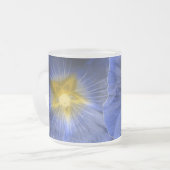 葵の花の美しい青い曇りガラスのマグカップ フロストグラスマグカップ (正面左)