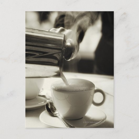 蒸気を発する新しいコーヒー作成/加えることの芸術 ポストカード (正面)