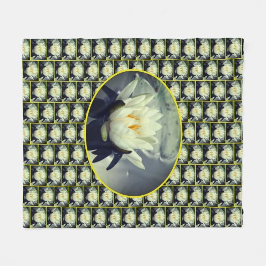 蓮の水百合花模様 フリースブランケット (正面(横))