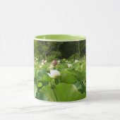蓮の花のフィールド夏の庭 マグカップ (中央)