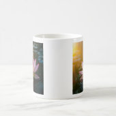 蓮の花の上の蜂 コーヒーマグカップ (中央)