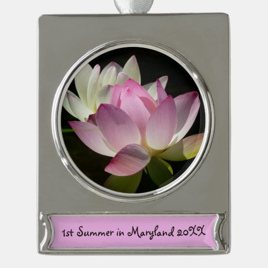 蓮の花ペアII シルバープレートバナーオーナメント (正面)